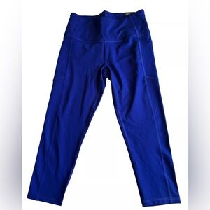 Victoria’s Secret Knockout Capri Leggings - Women’s Size Medium - NWT